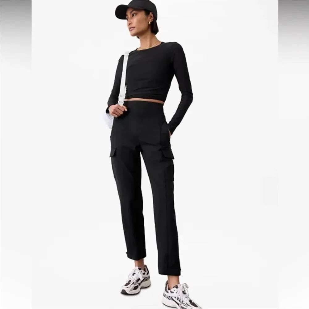 ATHLETA | Endless High Rise Black Cargo Pants Zippers Women’s Size 4